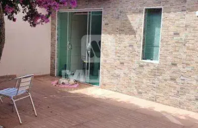 Casa com 3 quartos à venda na Cidade Jardim, Uberlândia 