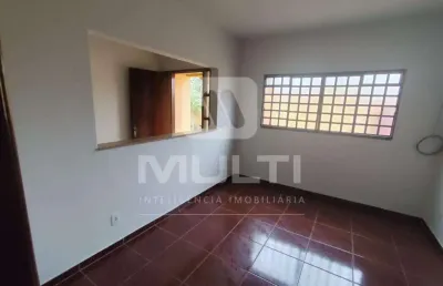 Casa com 3 quartos à venda no Santa Mônica, Uberlândia 