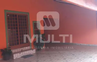 Casa com 4 quartos à venda em Granada, Uberlândia 