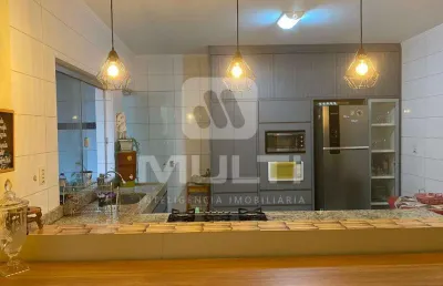 Casa com 3 quartos à venda no Jardim Holanda, Uberlândia 