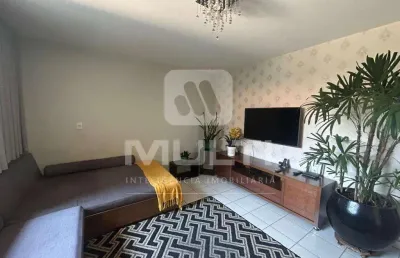 Casa com 3 quartos à venda no Jardim Patrícia, Uberlândia 