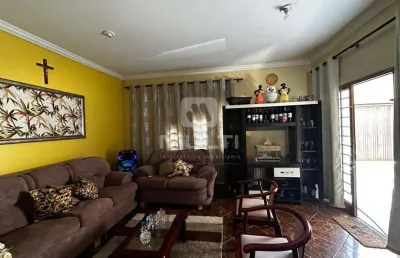 Casa com 3 quartos à venda na Cidade Jardim, Uberlândia 