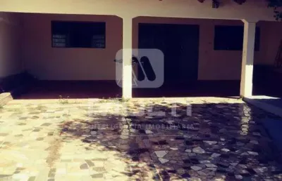 Casa com 3 quartos à venda no Jardim Europa, Uberlândia 