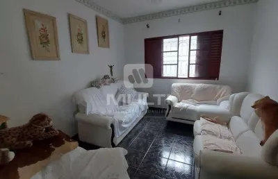 Casa com 5 quartos à venda no Martins, Uberlândia 