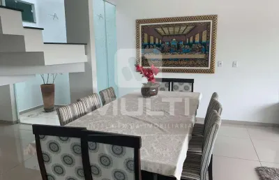 Casa com 3 quartos à venda no Jardim Patrícia, Uberlândia 