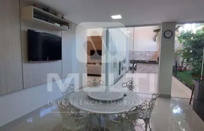 Casa com 4 quartos à venda no Santa Mônica, Uberlândia 