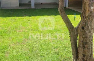 Casa com 4 quartos à venda no Santa Mônica, Uberlândia 