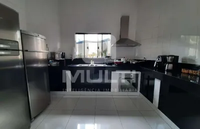 Casa com 3 quartos à venda na Cidade Jardim, Uberlândia 