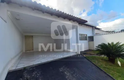 Casa com 3 quartos para alugar no Vigilato Pereira, Uberlândia 
