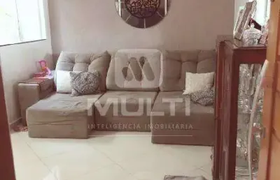 Casa com 3 quartos para alugar no Nova Uberlândia, Uberlândia 