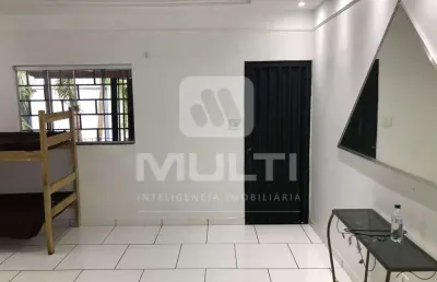 Casa com 4 quartos para alugar no Morada Nova, Uberlândia 