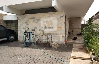 Casa com 5 quartos para alugar na Nossa Senhora Aparecida, Uberlândia 