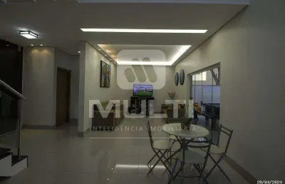 Casa em condomínio fechado com 3 quartos à venda no Aclimação, Uberlândia 