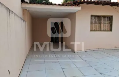 Casa com 5 quartos à venda no Centro, Uberlândia 