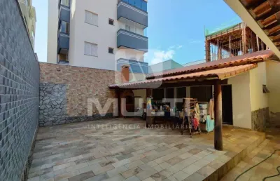 Casa com 5 quartos à venda no Santa Mônica, Uberlândia 