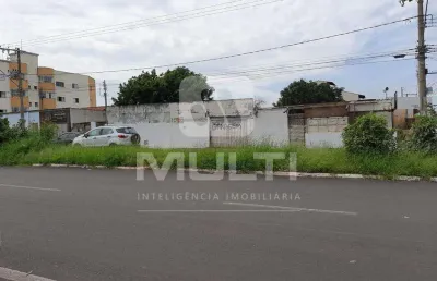 Terreno comercial à venda no Presidente Roosevelt, Uberlândia 