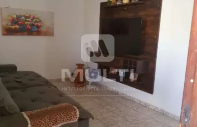 Casa com 3 quartos à venda no Jardim Patrícia, Uberlândia 
