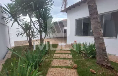 Casa com 3 quartos à venda na Cidade Jardim, Uberlândia 