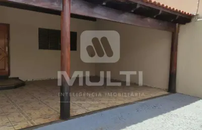 Casa com 3 quartos à venda na Cidade Jardim, Uberlândia 