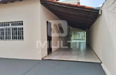Casa com 4 quartos à venda no Santa Mônica, Uberlândia 