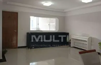 Casa em condomínio fechado com 3 quartos à venda no Jardim Holanda, Uberlândia 