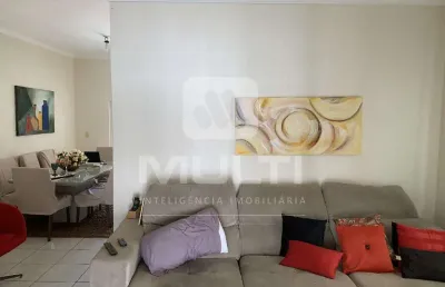 Casa com 3 quartos à venda na Cidade Jardim, Uberlândia 