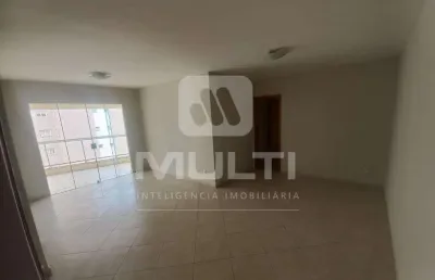 Apartamento com 3 quartos para alugar no Centro, Uberlândia 
