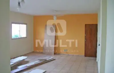 Apartamento com 3 quartos para alugar no Tabajaras, Uberlândia 