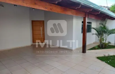 Casa com 3 quartos à venda na Cidade Jardim, Uberlândia 