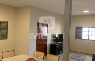 Casa comercial à venda no Martins, Uberlândia 