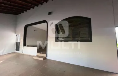 Casa com 3 quartos para alugar no Daniel Fonseca, Uberlândia 