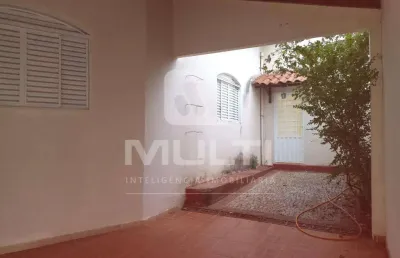 Casa com 3 quartos para alugar no Centro, Uberlândia 