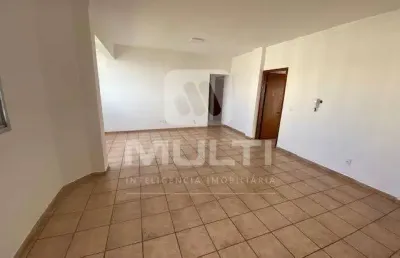 Apartamento com 3 quartos para alugar no Tabajaras, Uberlândia 