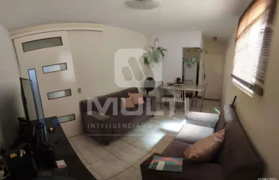 Apartamento com 3 quartos para alugar no Copacabana, Uberlândia 
