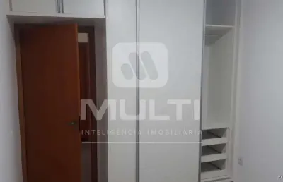 Casa em condomínio fechado com 3 quartos para alugar no Tubalina, Uberlândia 