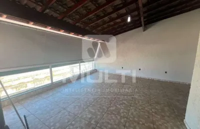 Apartamento com 3 quartos para alugar no Planalto, Uberlândia 