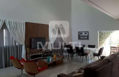 Casa com 3 quartos à venda no Jardim Karaíba, Uberlândia 