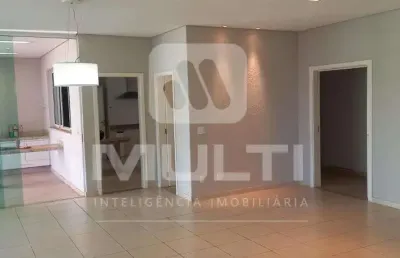 Casa em condomínio fechado com 4 quartos para alugar no Jardins Roma, Uberlândia 