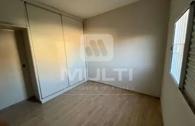 Casa com 4 quartos para alugar no Vigilato Pereira, Uberlândia 