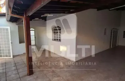 Casa com 3 quartos para alugar no Tabajaras, Uberlândia 