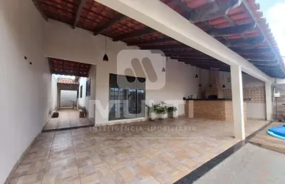 Casa com 3 quartos para alugar no Nova Uberlândia, Uberlândia 