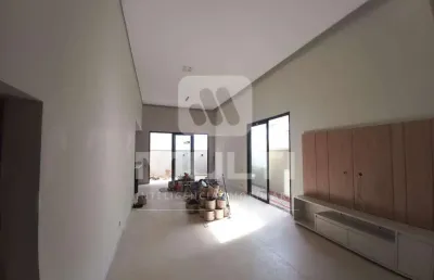 Casa em condomínio fechado com 3 quartos para alugar no Jardins Roma, Uberlândia 