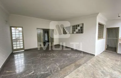 Casa com 3 quartos à venda no Osvaldo Rezende, Uberlândia 