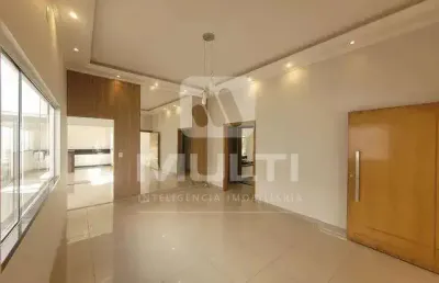 Casa em condomínio fechado com 3 quartos para alugar no Umuarama, Uberlândia 