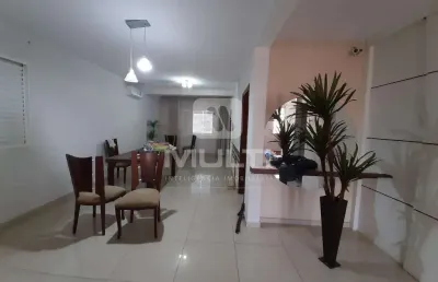 Casa com 4 quartos para alugar no Lidice, Uberlândia 