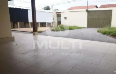 Casa com 3 quartos para alugar na Cidade Jardim, Uberlândia 