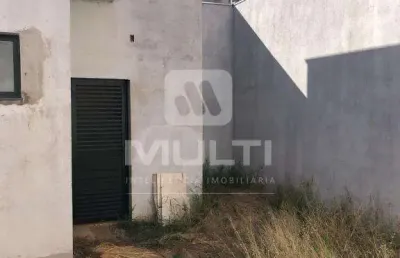 Casa com 3 quartos para alugar no Novo Mundo, Uberlândia 