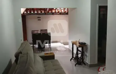Apartamento com 2 quartos para alugar no Copacabana, Uberlândia 