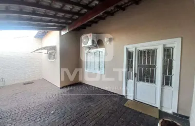Casa com 5 quartos para alugar na Cidade Jardim, Uberlândia 