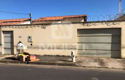 Casa com 2 quartos para alugar no Jardim Europa, Uberlândia 